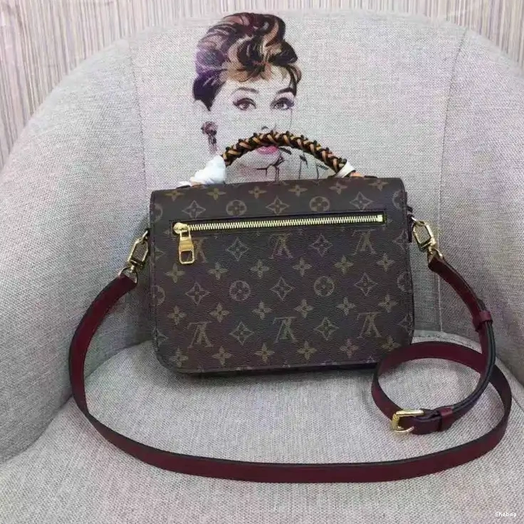 19B570337 Bags LV 0824
